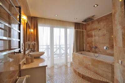 Прикрепленное изображение: люкс ванная.JPG